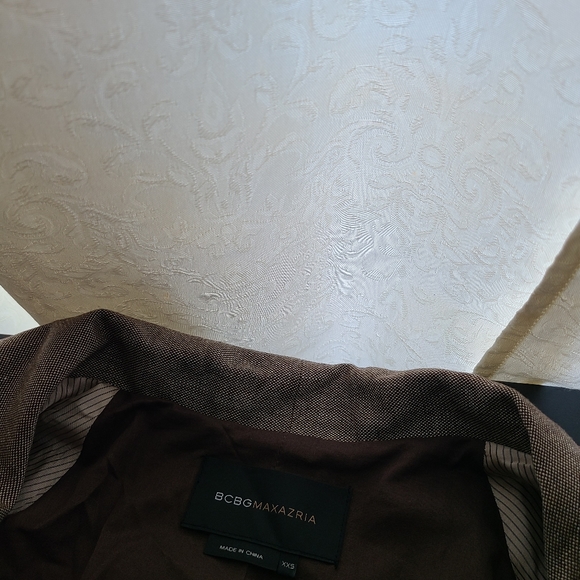 BCBG...BEAUTIFUL LONG COAT - Picture 5 of 7